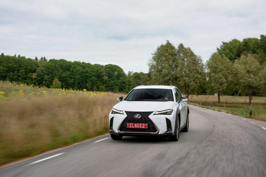  Lexus UX200 F-Sport 2018 года  (WW) (фото 22 из 32)
